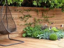 Sichtschutz Zaun Fr Den Garten Aus Holz Oder Aus Kunsstoff Barriere Bois Jardin Deco Terrasse Exterieure Decoration Jardin Terrasse