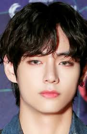 防弾少年団 遺伝子の力 が話題 vが自ら公開した父親の昔の写真 最近 昔の父親にもっと似てきたとのこと 韓国反応は vは顔の線が太くなり 父親に更に似てきたね 鼻や顎 そっくり 何か悲しそうな目付きまでもが同じ ああ 義理のお父様