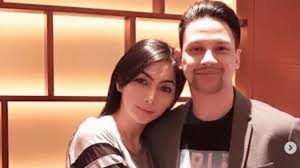 Lucky perdana menjadi lebih protektif. Sebut Lucky Perdana Dan Istri Barunya Positif Corona Veronica Sindir Azab