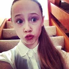 Ella Elise (@ellaedean)