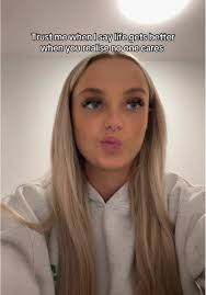 Me in my own world 👸 IG ellaraydurant #onlinebusiness #entrepreneur  #sidehustles #digitalmarketing #waystomakemoneyonline