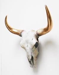 Buffalo Skull Faux Taxidermy Cow Skull Animal By Hodihomedecor Craneos De Toro Craneos Pintados Cabezas De Animales