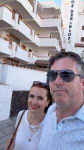 Hemingways (in my humble opinion) does the BEST English breakfast in  Tenerife. After trying more than 50 I'm confident to say it ticks all the  boxes. Amazing staff, lovely vibes and great