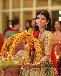 Pin By Haiqa On Pakistani Weddings Indian Wedding Gifts Desi Wedding Decor Wedding Design Decoration