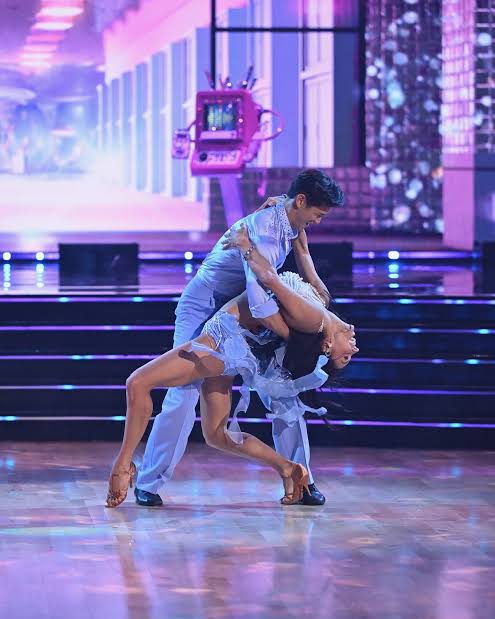 Dancing with the Stars #DWTS on X: "Harry Shum Jr. and Jenna Johnson are grooving tonight with that powerhouse Cha Cha! 🕺 #DWTS" / X