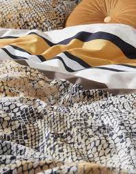 essenza dekbedovertrek cleo mustard mosterdgeel dekbedovertrek slangenprint