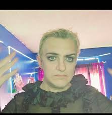 Who is preferred, Laurie Strode or Dr. Sam Loomis, and why?