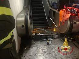 Mira Este Aterrador Accidente En Una Escalera Electrica En Roma