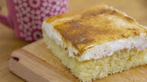 Mehl und backpulver mischen und zusammen mit dem schmand dazugeben. Schmandkuchen Frischer Kuchen Mit Apfelmus Und Schmand Bayern 1 Radio Br De