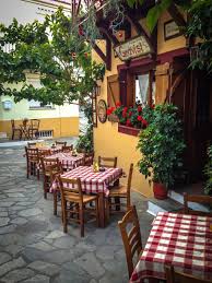 Here are some industry standards that the majority of bars and restaurants use as guidelines. Decoomo Trends Home Decoration Ideas Italian Kitchen Design Italian Restaurant Decor Bistro Decor