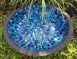 Glass Bird Bath Bowl Only Items Op Etsy Die Op Mosaic Bird Bath Birdbath Unique Garden Art Lijken In 2020 Mosaic Birdbath Unique Garden Art Garden Art Sculptures Diy