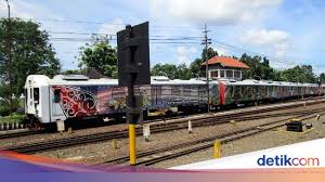 Kereta api tujuan jakarta lewat yogyakarta ↔ bandung dan tujuan malang lewat madiun ↔ blitar (eksekutif ↔ bisnis ↔ ekonomi). Jadwal Ka Dari Solo Berubah Mulai 1 April 2017