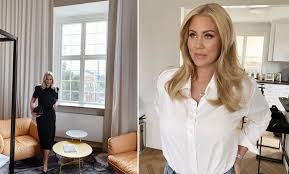 I fredags visade paret sin kärlek öppet när de tog en romantisk promenad i saint tropez. Isabella Lowengrips Intervju Falls Av Granskningsnamnden Anmaldes Av Foraldrarna Metro Mode