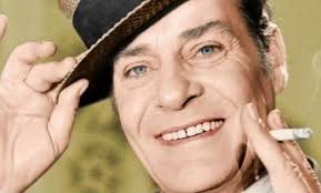 Το πηγαίο ταλέντο του διαφαίνεται μέσα από τη μεγάλη γκάμα των ρόλων που ερμήνευσε, τόσο στον κινηματογράφο όσο και στο θέατρο. San Shmera Efyge O Lampros Kwnstantaras Fwto Binteo Lifestyle Thepressroom Gr