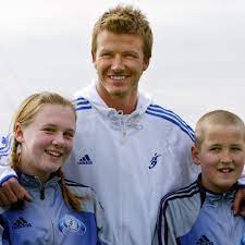 David beckham captained england during the world cup in 2002 and 2006 and tonight, tottenham hotspur striker harry will follow in his footsteps. Moment 11 Year Old Harry Kane Met England Hero David Beckham With The Schoolgirl Pal Who Would Become His Fiancee Mirror Online