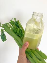 Selleriesaft Am Morgen Selleriesaft Rezept Gesunder Selleriesaft Sellerie Obst Und Gemuse Saft