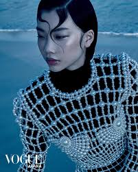 Repost @blacklaneme ・・・ Fashion Stylist @seherkhanp dressed in monochrome,  just like our customized EQS. Heading to @auraskypool.dubai to celebrate  the grand opening of @amiridubai flagship store in Dubai. #Blacklane #BLME