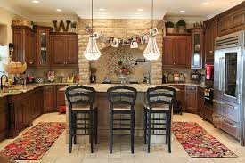 Paint the space above your cabinets a color that pops in opposition to the color of the cabinetry, the ceiling, and the backsplash for max have an effect on. Holiday Decor American Traditional Kitchen Columbus By Julie Ranee Photography Houzz