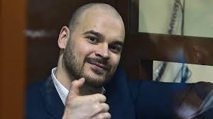 Вспоминаем, чем известен максим марцинкевич. Maksim Tesak Marcinkevich Pokonchil S Soboj V Kamere Yaplakal