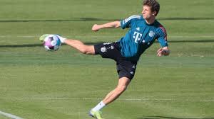 In the current season for bayern munich thomas mueller gave a total of 30 shots, of which 18 were shots on goal. Thomas Muller Mindestens Als Motivator Dabei Sport Sz De