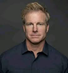 How many people want Travis Taylor to stay with Skinwalker Ranch please say  your opinion in comment 👽👽🤔🤔