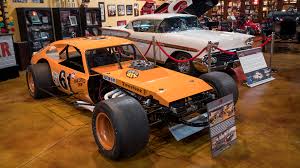 In turn, manufacturers put their best people to work on these models. Nascar Modified Stock Cars Are Wider Shorter With Obnoxious Amounts Of Rubber