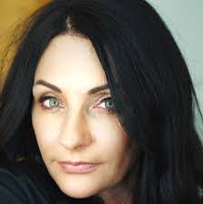 Delphine Perry's Instagram, Twitter & Facebook