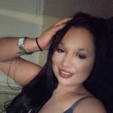 Hi everyone! I'm not sure if this post is allowed but I figured it's worth  a shot! My name is Taylor, and i am a newly licensed cosmo located In  Southern California-