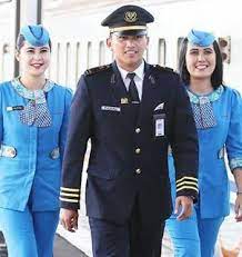 Gaji Karyawan Pt Kai Gaji Kondektur Gaji Pegawai Pt Kai Gaji Polsuska Kereta Api Pegawai Pt Kai Gaji Pegawai Gaji Masinis Kondek Pramugari Lukisan Keluarga Kai