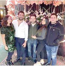 ايمي سمير غانم ومن جانبها، واصلت النجمة دنيا سمير غانم الدعاء لوالدها الفنان الراحل سمير غانم بالرحمة، كما حرصت على الدعاء لوالدتها النجمة دلال عبد العزيز بالشفاء من الوعكة الصحية التي تمر بها بالوقت الحالي، حيث نشرت. Ø¥ÙŠÙ…ÙŠ Ø³Ù…ÙŠØ± ØºØ§Ù†Ù… Ø­Ø§Ù…Ù„ ÙÙŠ Ø¹ÙŠØ¯ Ø²ÙˆØ¬Ù‡Ø§ Ù…Ø¤ÙƒØ¯Ø§ ØµÙˆØ± Ù…Ø¬Ù„Ø© Ø§Ù„Ø¬Ø±Ø³