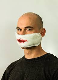 Benjamin Bertram diseña mascarillas protectoras con cualquier objeto