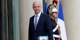 Anna cabana est sereine, un renvoi n'est visiblement pas dans les tuyaux. Jean Michel Blanquer Je Suis Et En Meme Temps Tiste Depuis Toujours