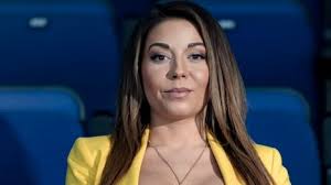 Tv-juontaja Eilidh Barbour tyrmistyi Skotlannin jalkapallogaalassa ja  marssi ulos