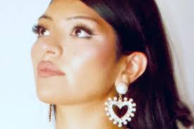 Happy Friday! At Borderlands Theater we believe in uplifting artists in our  community. So every Friday we highlight an artist that we think more people  should know about! Our @borderlandstheater #HighlightedArtistoftheweek is