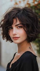 Fabulous short haircuts for curly hair that highlight natural beauty