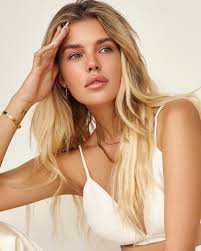 ✈️ ❤️ HARRIET MARSHALL ❤️✈️ An INSANE commercial for @emirates !!