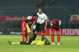 Kenapa Bola Dibuang Ketika Ada Pemain yang Tergeletak? Halaman all -  Kompas.com