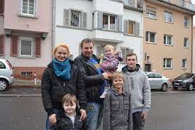 Alle clips und folgen von plötzlich arm, plötzlich reich entdecken und auf joyn anschauen. Plotzlich Arm Plotzlich Reich In Sat 1 Mediathek Stress Vorprogrammiert Luxusweib Trifft Lowenmutter News De