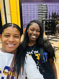 Shaniia Davison (@therealshaniia)