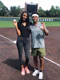 Taylor stands at a height of 6 feet 2. Maria Taylor On Twitter 42 0 As A Hs Qb 9th Overall Mlb Draft Pick Heisman Trophy Candidate On Undefeated Ou Football Team This Weeks Piece On Thekylermurray Should Be A Winner Too Https T Co Bjghboce5d