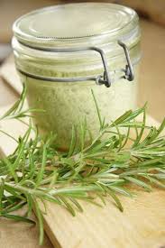 Aromatisches Rosmarinsalz Diy Gewurze Und Krauter Grillgewurze Gewurzsalz Selber Machen