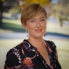 Anna Huggins's Instagram, Twitter & Facebook