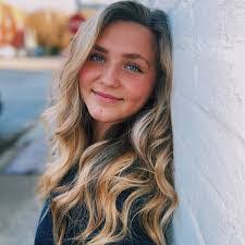 Loretta Comer's Instagram, Twitter & Facebook