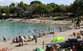 Ajoutez un éclat de couleur à n'importe quel mur avec cette impression de carte habilement ouvragée et colorée des grands lacs. Collegien De Provence Top Des Lacs Et Etangs En Provence