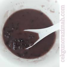 The black glutinous rice are boiled until soft, and sugar and coconut milk are added. Resepi Bubur Pulut Hitam Cikgu Norazimah