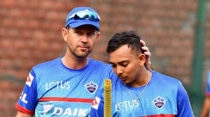Prithvi shaw is a rising star of the indian cricket team and is currently on india's tour of australia. He Doesn T Bat In Nets When He S Not Scoring Ricky Ponting Recalls Prithvi Shaw S Interesting Training Cricket News India Tv