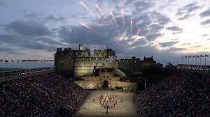 Alljährlich wird eine der shows vom bbc aufgezeichnet, im fernsehen in 40 länder übertragen und von fast 100. Bbc Alba Tatu Rioghail Dhun Eideann Edinburgh Military Tattoo 2016