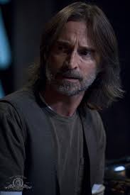 In the name of science: Beard or no beard for Storybrook men