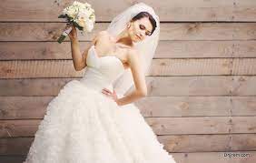 Since 2004, we've been connecting buyers and sellers of new, sample and used wedding dresses and bridal party gowns. Wedding Gown Ideas That Will Make Short And Chubby Brides Look Taller And Slimmer