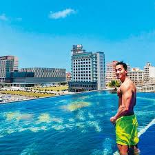 阿嬌酒店意外受傷，賴弘國曬肌肉，網友喊話：快去慰問一下 september 7, 2020 楊明山莊 娛樂 今日（9月7日），據媒體爆料，阿嬌在所下榻的酒店突發意外導致頭部受傷，現在已經緊急送往醫院，而與他關係非常親密的經紀人霍汶希和好友容祖兒現在正在快馬加鞭. å…¨æ–‡ è¦ªæ­æš´ç˜¦æ†‚é¬±å…§å¹•è³´å¼˜åœ‹ ä¸è§£ç‚ºä½•è¢«é˜¿å¬Œé€€è²¨